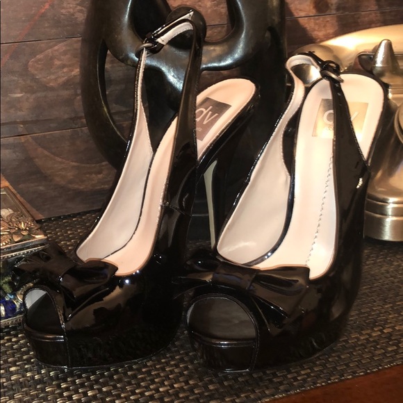 Sexy and Flirty Sling Back & Peep Toe Heel! - Picture 8 of 10